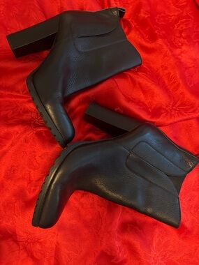 BCBGeneration Black Leather Block Heel Ankle Booties